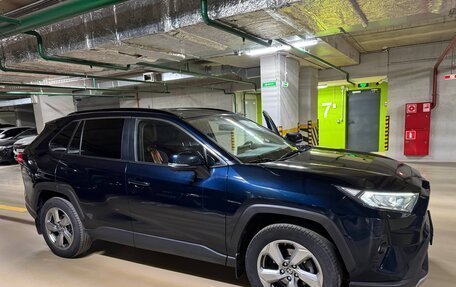 Toyota RAV4, 2020 год, 3 100 000 рублей, 1 фотография