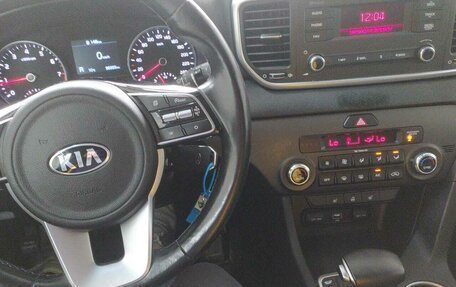 KIA Sportage IV рестайлинг, 2020 год, 2 300 000 рублей, 15 фотография