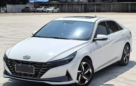Hyundai Elantra, 2022 год, 1 600 000 рублей, 2 фотография