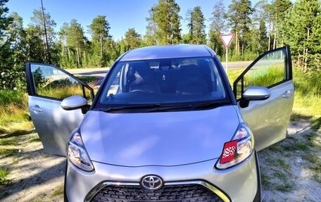 Toyota Sienta II, 2020 год, 1 700 000 рублей, 1 фотография