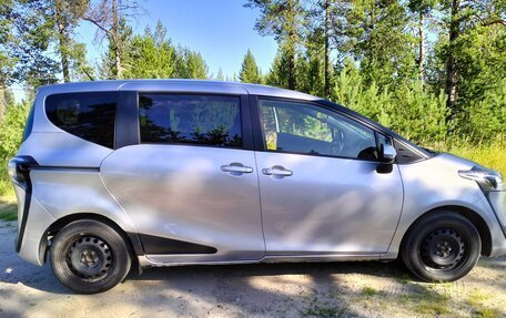 Toyota Sienta II, 2020 год, 1 700 000 рублей, 2 фотография