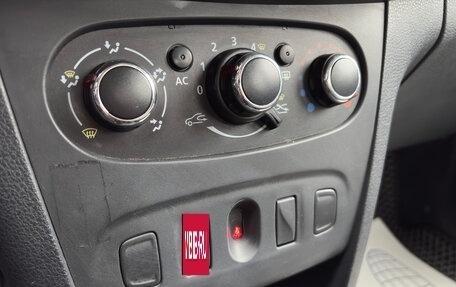 Renault Logan II, 2015 год, 560 000 рублей, 10 фотография