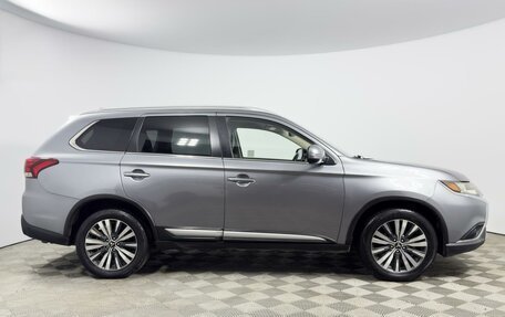 Mitsubishi Outlander III рестайлинг 3, 2020 год, 2 350 000 рублей, 5 фотография