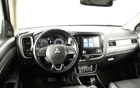 Mitsubishi Outlander III рестайлинг 3, 2020 год, 2 350 000 рублей, 6 фотография