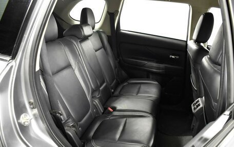 Mitsubishi Outlander III рестайлинг 3, 2020 год, 2 350 000 рублей, 7 фотография