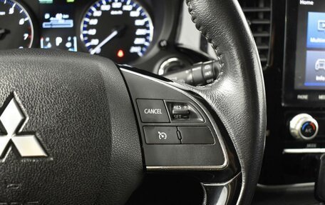 Mitsubishi Outlander III рестайлинг 3, 2020 год, 2 350 000 рублей, 18 фотография