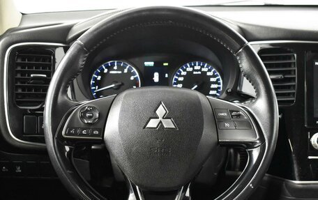 Mitsubishi Outlander III рестайлинг 3, 2020 год, 2 350 000 рублей, 14 фотография