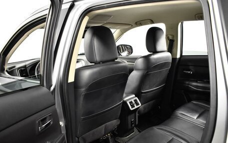 Mitsubishi Outlander III рестайлинг 3, 2020 год, 2 350 000 рублей, 13 фотография