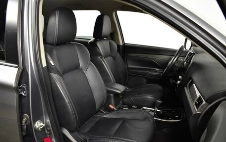 Mitsubishi Outlander III рестайлинг 3, 2020 год, 2 350 000 рублей, 8 фотография