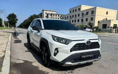 Toyota RAV4, 2022 год, 3 348 000 рублей, 2 фотография