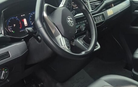 Volkswagen Multivan T6 рестайлинг, 2021 год, 6 999 999 рублей, 8 фотография