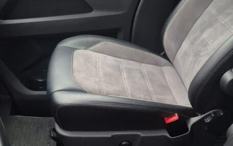 Volkswagen Multivan T6 рестайлинг, 2021 год, 6 999 999 рублей, 13 фотография