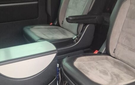 Volkswagen Multivan T6 рестайлинг, 2021 год, 6 999 999 рублей, 15 фотография