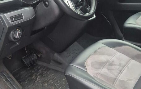 Volkswagen Multivan T6 рестайлинг, 2021 год, 6 999 999 рублей, 19 фотография