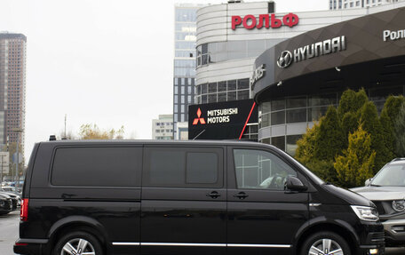 Volkswagen Multivan T6 рестайлинг, 2016 год, 7 455 000 рублей, 4 фотография