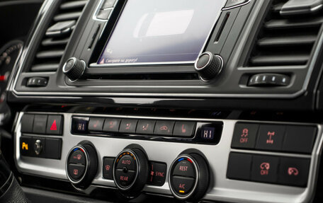 Volkswagen Multivan T6 рестайлинг, 2016 год, 7 455 000 рублей, 16 фотография