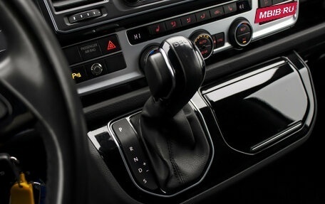 Volkswagen Multivan T6 рестайлинг, 2016 год, 7 455 000 рублей, 15 фотография