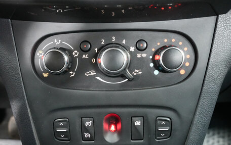 Renault Logan II, 2015 год, 730 000 рублей, 9 фотография