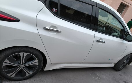 Nissan Leaf II, 2018 год, 1 299 999 рублей, 2 фотография