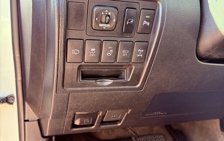 Toyota Land Cruiser 200, 2014 год, 4 600 000 рублей, 32 фотография