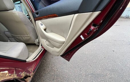 Toyota Avensis III рестайлинг, 2003 год, 400 000 рублей, 14 фотография