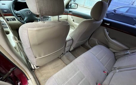 Toyota Avensis III рестайлинг, 2003 год, 400 000 рублей, 21 фотография