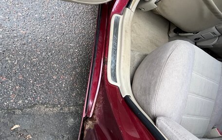 Toyota Avensis III рестайлинг, 2003 год, 400 000 рублей, 28 фотография