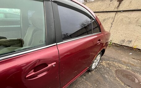 Toyota Avensis III рестайлинг, 2003 год, 400 000 рублей, 32 фотография