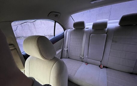 Toyota Avensis III рестайлинг, 2003 год, 400 000 рублей, 37 фотография