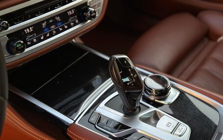 BMW 7 серия, 2017 год, 3 990 000 рублей, 13 фотография