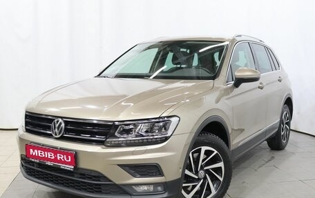 Volkswagen Tiguan II, 2018 год, 2 349 000 рублей, 1 фотография