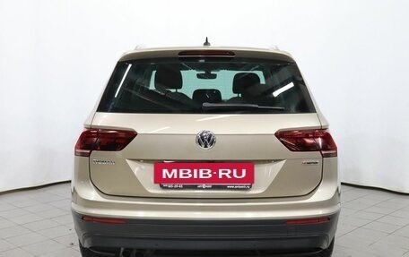 Volkswagen Tiguan II, 2018 год, 2 349 000 рублей, 5 фотография