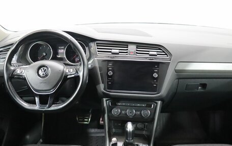 Volkswagen Tiguan II, 2018 год, 2 349 000 рублей, 13 фотография