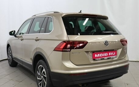 Volkswagen Tiguan II, 2018 год, 2 349 000 рублей, 6 фотография