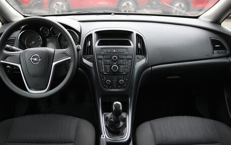 Opel Astra J, 2011 год, 630 000 рублей, 1 фотография