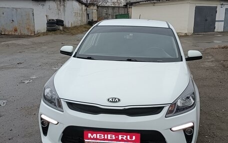 KIA Rio IV, 2018 год, 1 350 000 рублей, 1 фотография