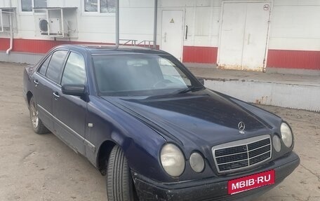 Mercedes-Benz E-Класс, 1996 год, 200 000 рублей, 1 фотография