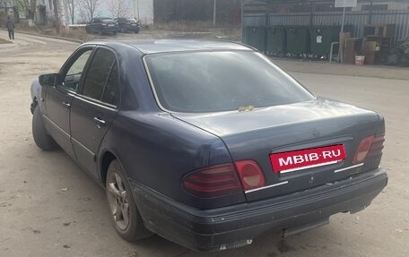 Mercedes-Benz E-Класс, 1996 год, 200 000 рублей, 4 фотография
