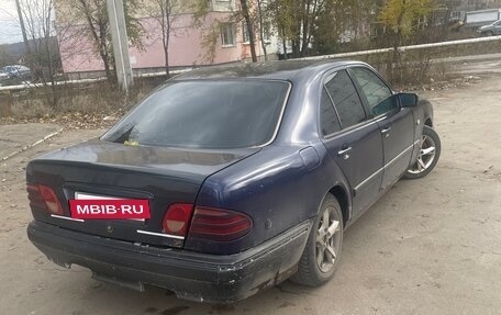 Mercedes-Benz E-Класс, 1996 год, 200 000 рублей, 3 фотография