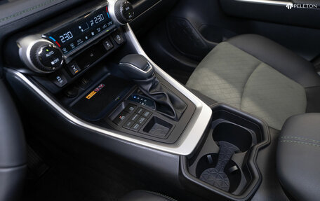 Toyota RAV4, 2025 год, 4 290 000 рублей, 15 фотография