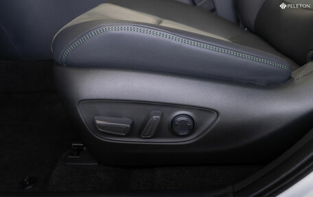 Toyota RAV4, 2025 год, 4 290 000 рублей, 21 фотография