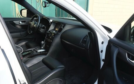 Infiniti QX70, 2016 год, 3 350 000 рублей, 10 фотография