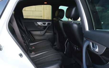 Infiniti QX70, 2016 год, 3 350 000 рублей, 11 фотография