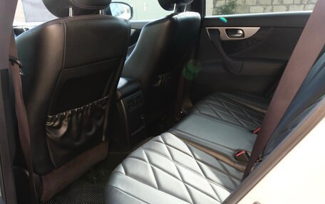 Infiniti QX70, 2016 год, 3 350 000 рублей, 18 фотография