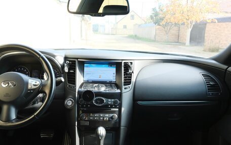 Infiniti QX70, 2016 год, 3 350 000 рублей, 17 фотография