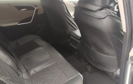 Toyota RAV4, 2020 год, 3 400 000 рублей, 7 фотография