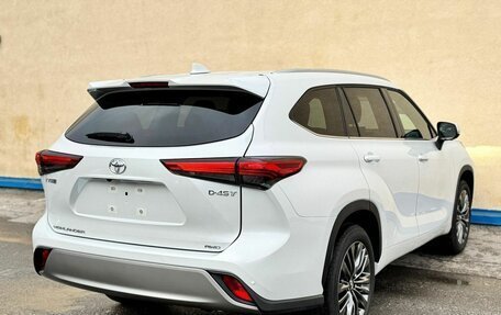 Toyota Highlander, 2025 год, 6 600 000 рублей, 3 фотография