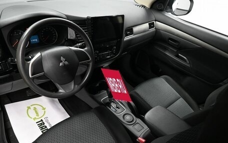 Mitsubishi Outlander III рестайлинг 3, 2014 год, 1 595 000 рублей, 9 фотография