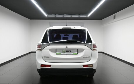 Mitsubishi Outlander III рестайлинг 3, 2014 год, 1 595 000 рублей, 4 фотография