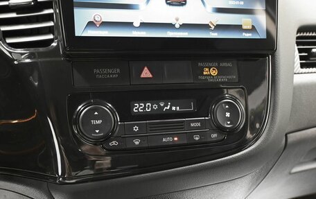 Mitsubishi Outlander III рестайлинг 3, 2014 год, 1 595 000 рублей, 16 фотография